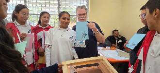 Andy MacDougall and students